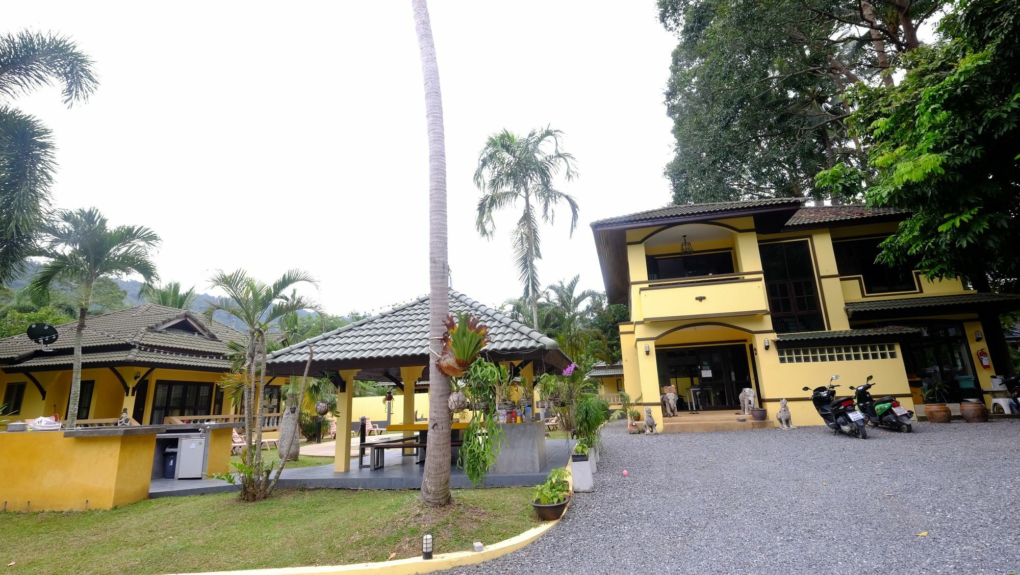 Marilyns Residential Resort Maret Exterior photo